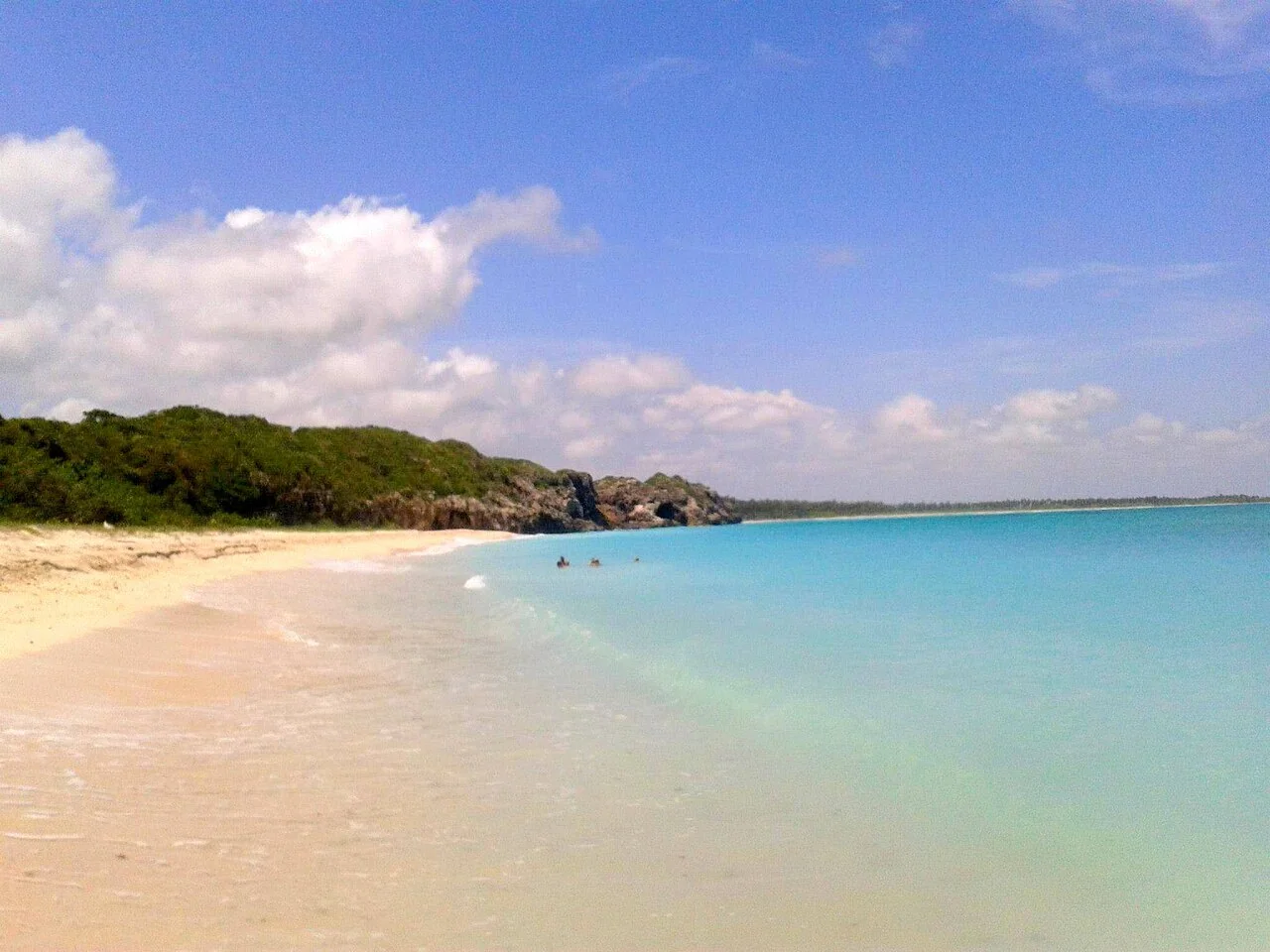Playa Mayorquina, a turtle reserve in Morrocoy National Park; access is described by the Commons record as restricted.