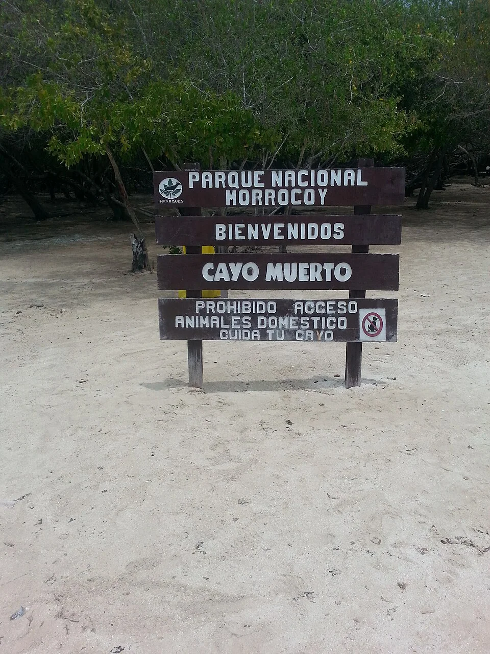 Cayo Muerto at the entrance to a cay in Morrocoy National Park.