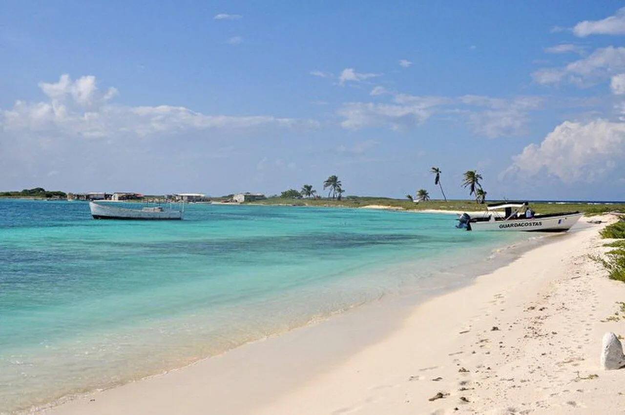 Cayo Carenero, one of the sand cays of Los Roques.