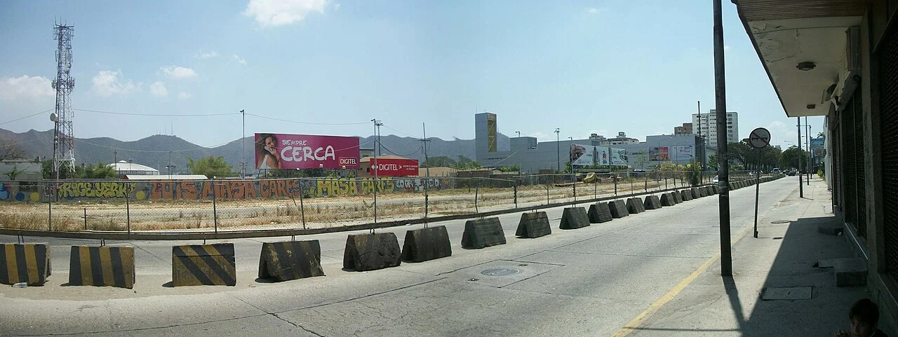 Urbanización Carabobo is a Valencia residential setting, useful context for comparing internal variation across cities.