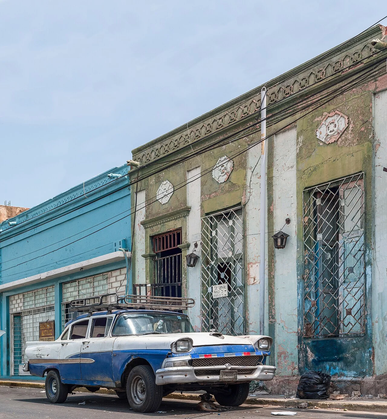 A street in central Maracaibo grounds the warning against treating a citywide figure as a substitute for on-the-ground research.