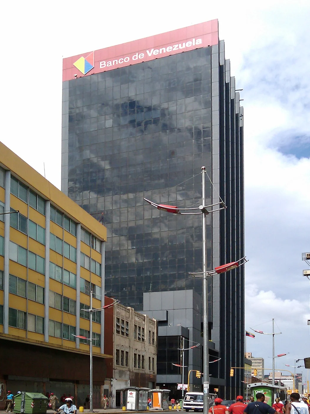 Banco de Venezuela building, a local formal-payment context