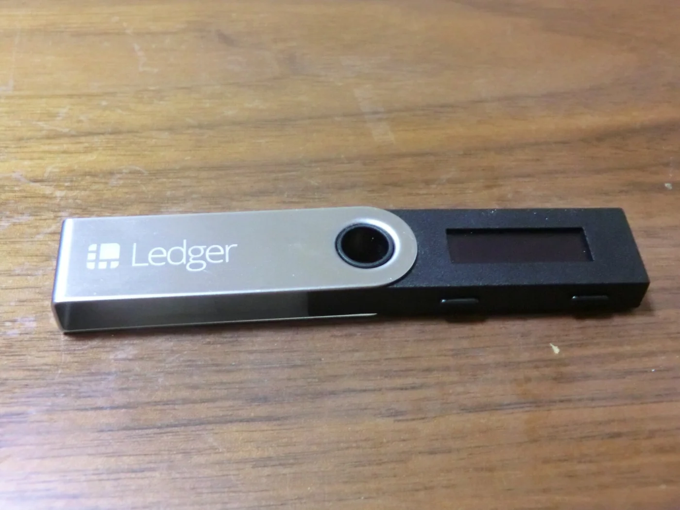 An alternate documented view of a Ledger Nano S illustrates why apparent wallet privacy does not erase a transaction’s record trail.