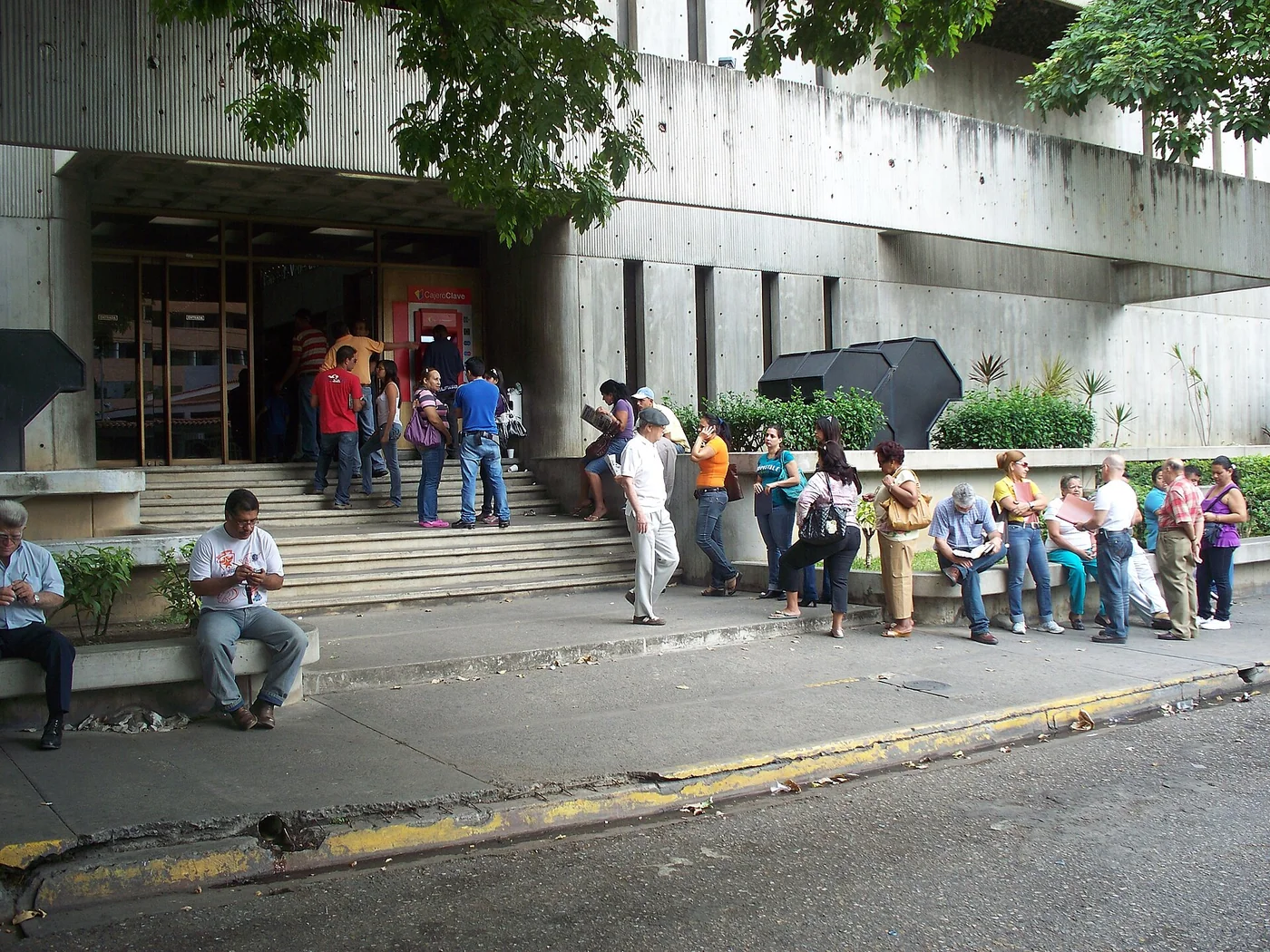 Banco Central de Venezuela building on Avenida Las Delicias in Maracay