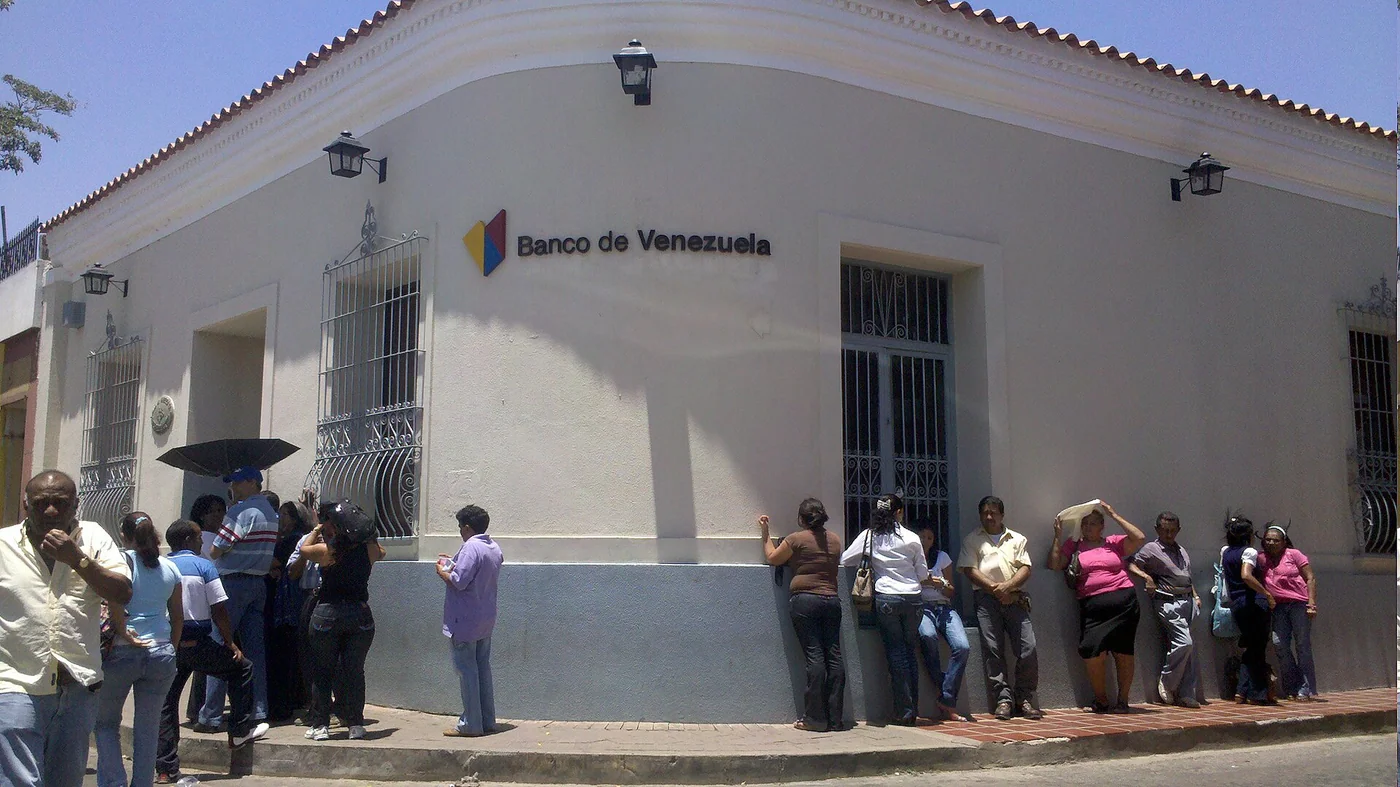 Banco de Venezuela branch in Coro, local banking context for converting crypto into a bank-traceable transfer before closing.