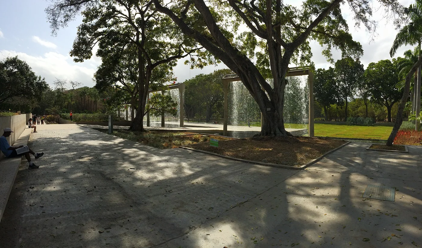 The Las Cortinas fountain in Parque del Este, Caracas.