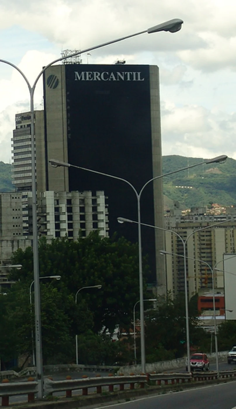 A second documented Mercantil building view keeps the saver-profile discussion grounded in real Venezuelan financial infrastructure.