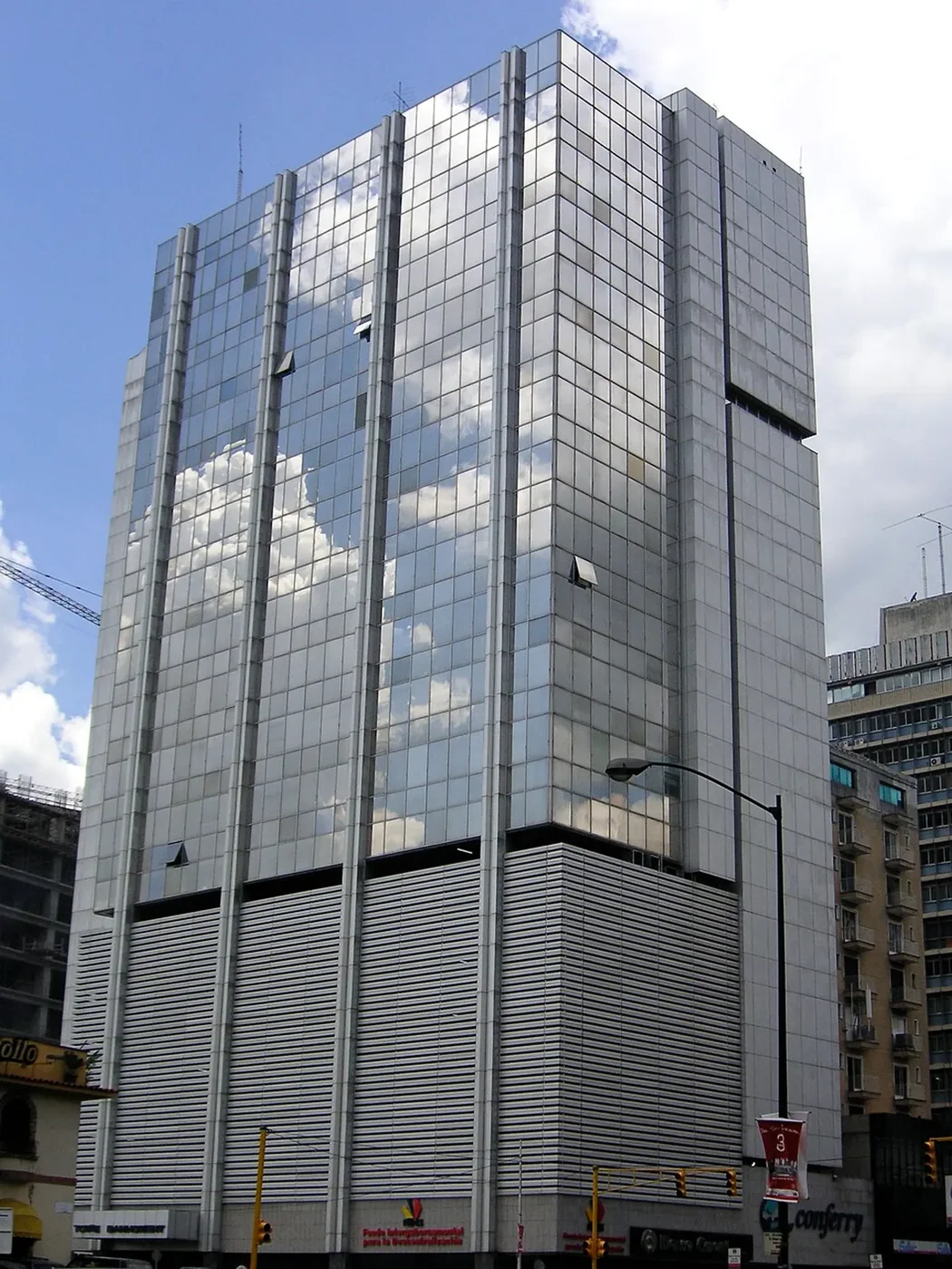 English: Building in Caracas