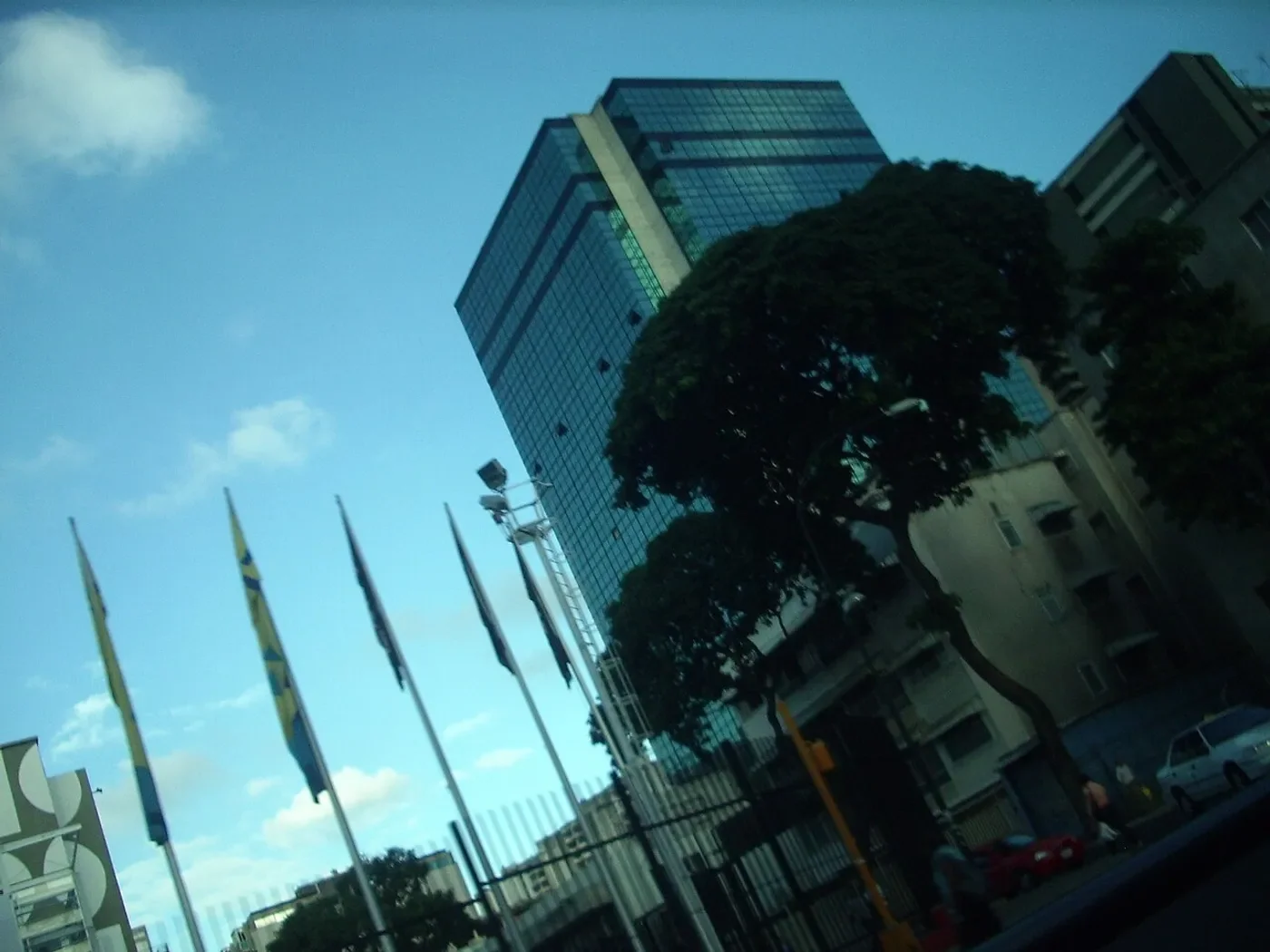 English: A building in Caracas, Venezuela Español: Un edificio en Caracas, Venezuela