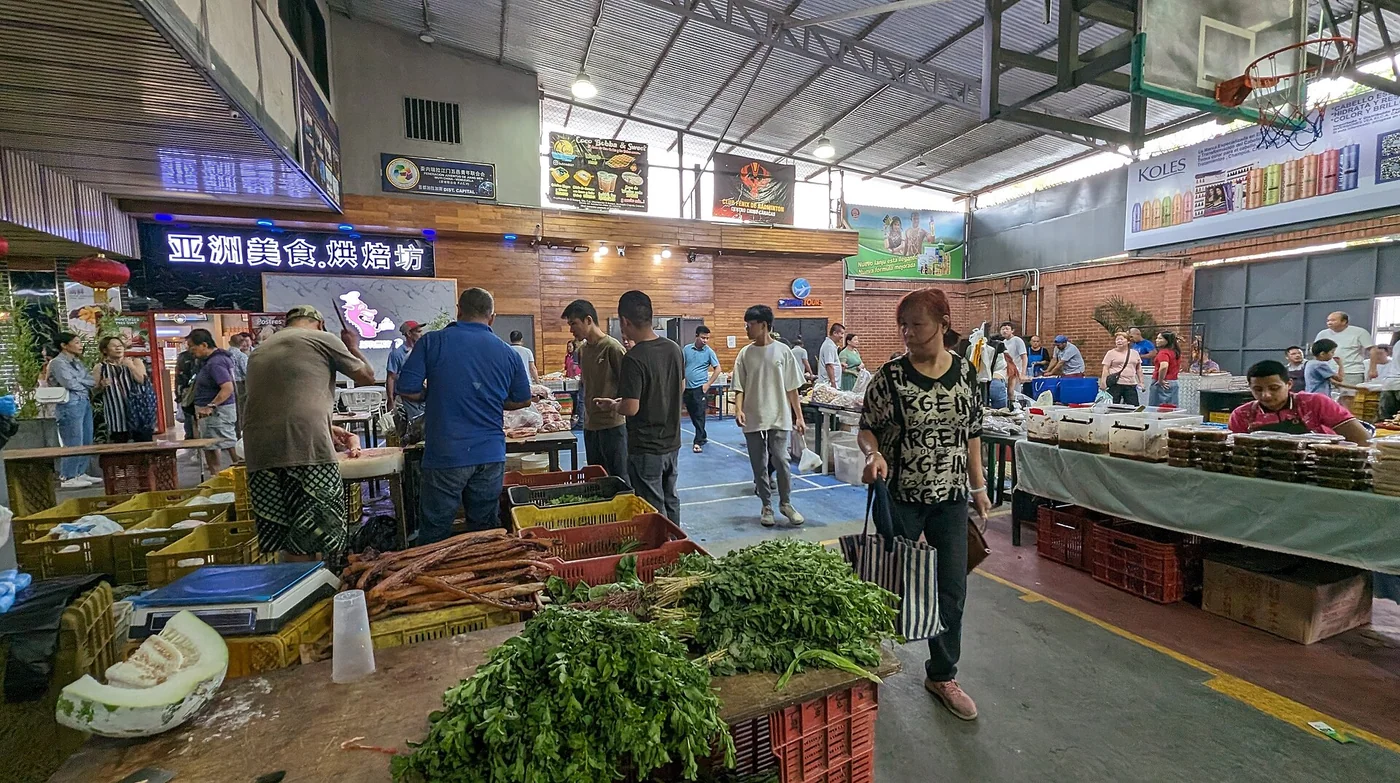 Chinese market in El Bosque, Caracas, photographed in March 2024.