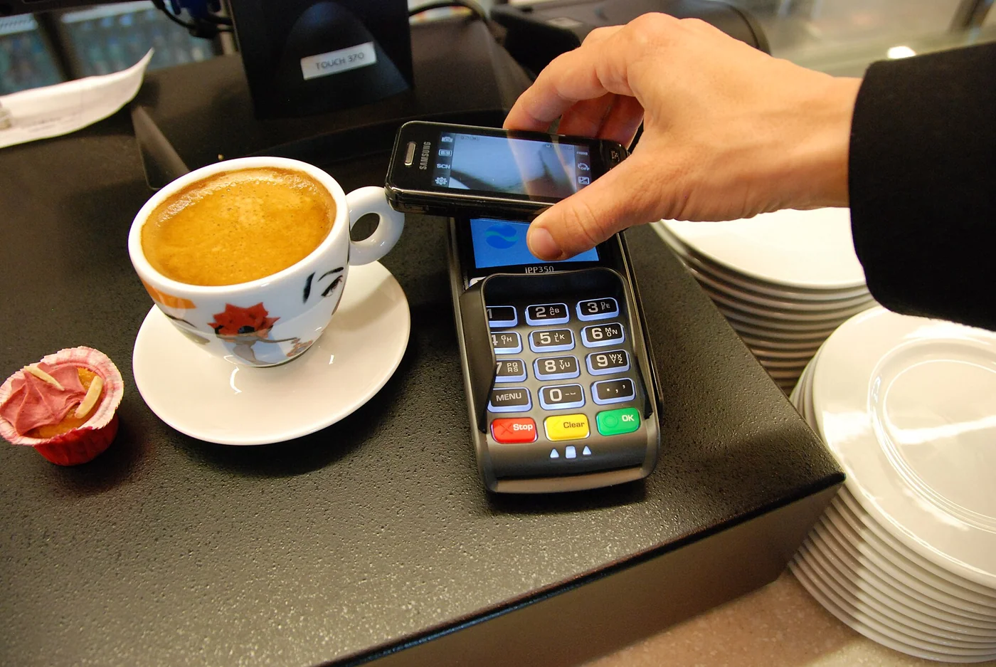 Mobile payment terminal; illustrative of a point-of-sale payment device, not a Venezuelan provider.