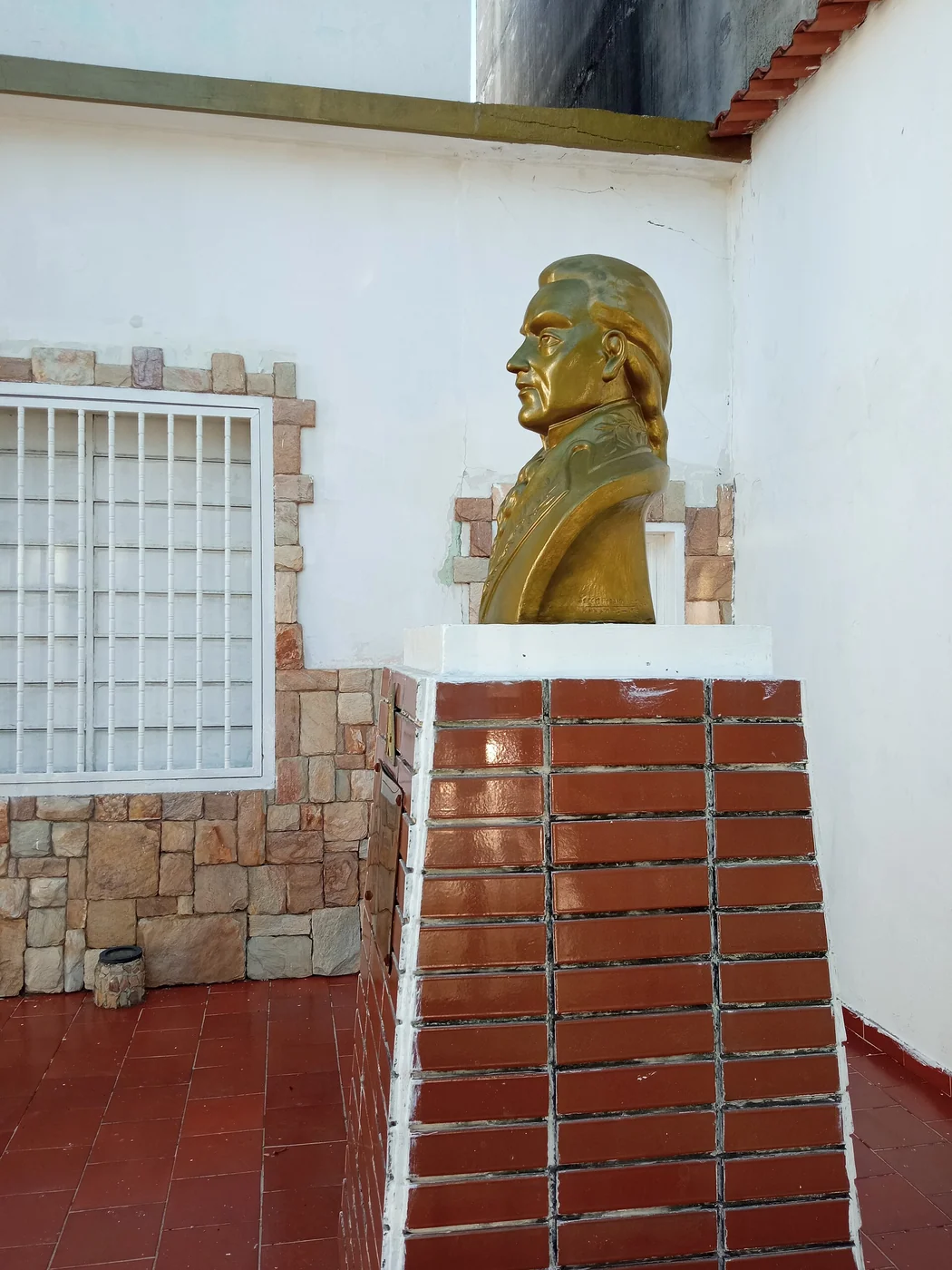 Museum display of a Francisco de Miranda bust