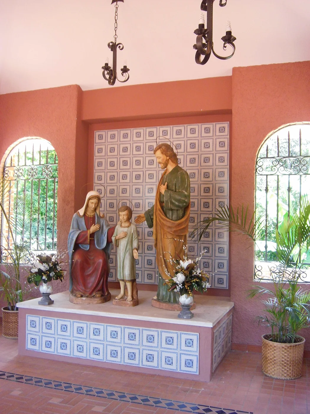 Sagrada Familia de Nazaret y San JoseMaria in La Tahona, Baruta, shown as accurately identified local built context for deposit and option discipline.