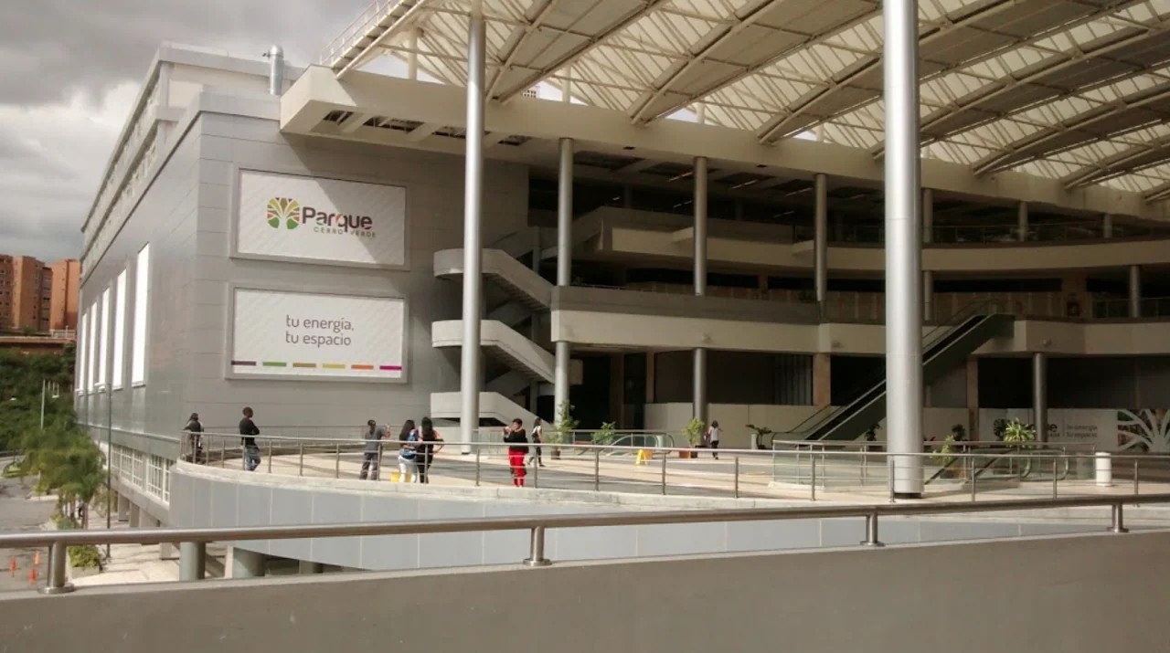 A second Parque Cerro Verde view in El Hatillo, emphasizing that infrastructure and building-level checks are separate from headline price.