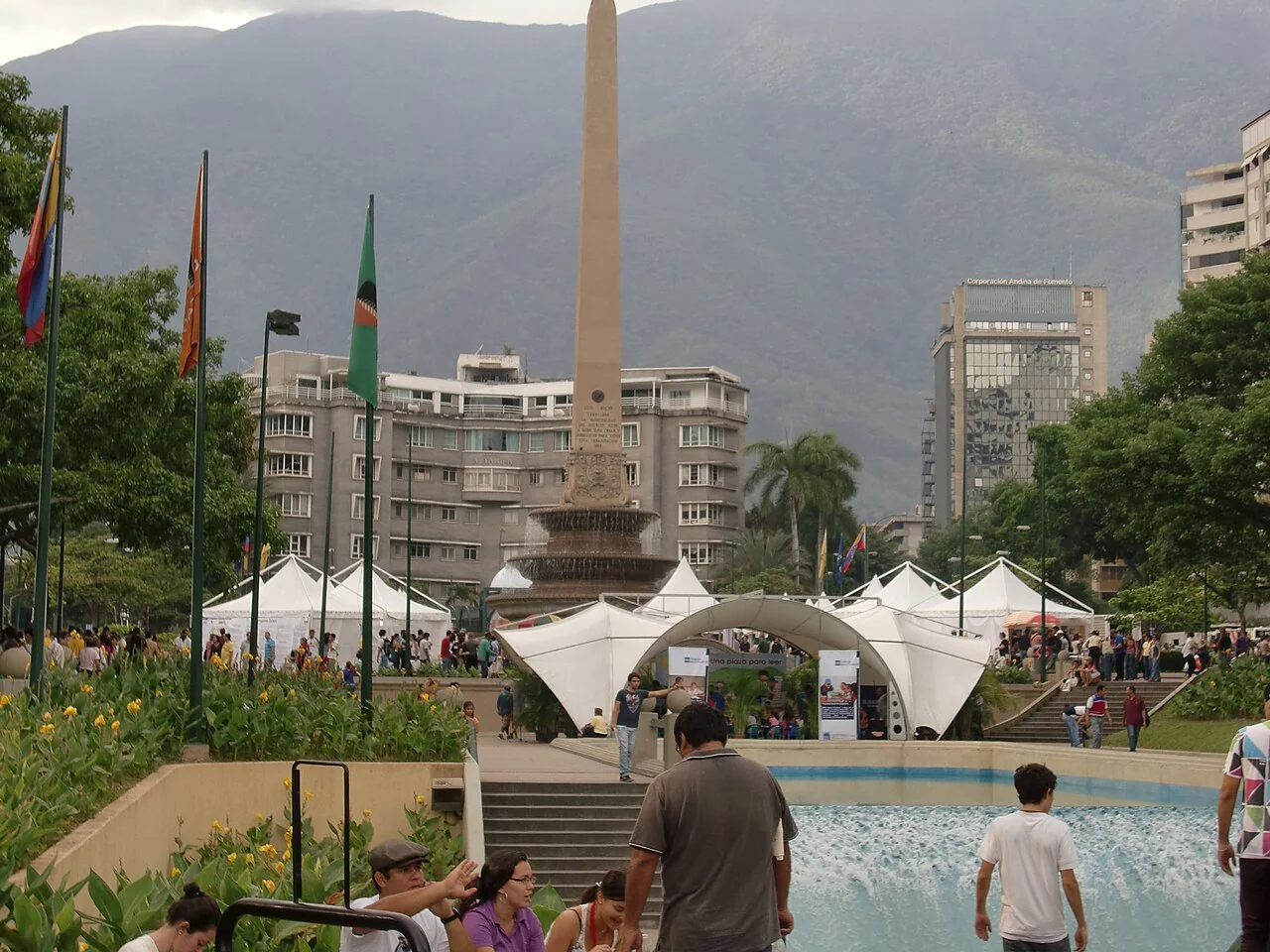 Plaza Francia during a documented book fair, an accurately identified Chacao civic setting accompanying the closing call to plan carefully.