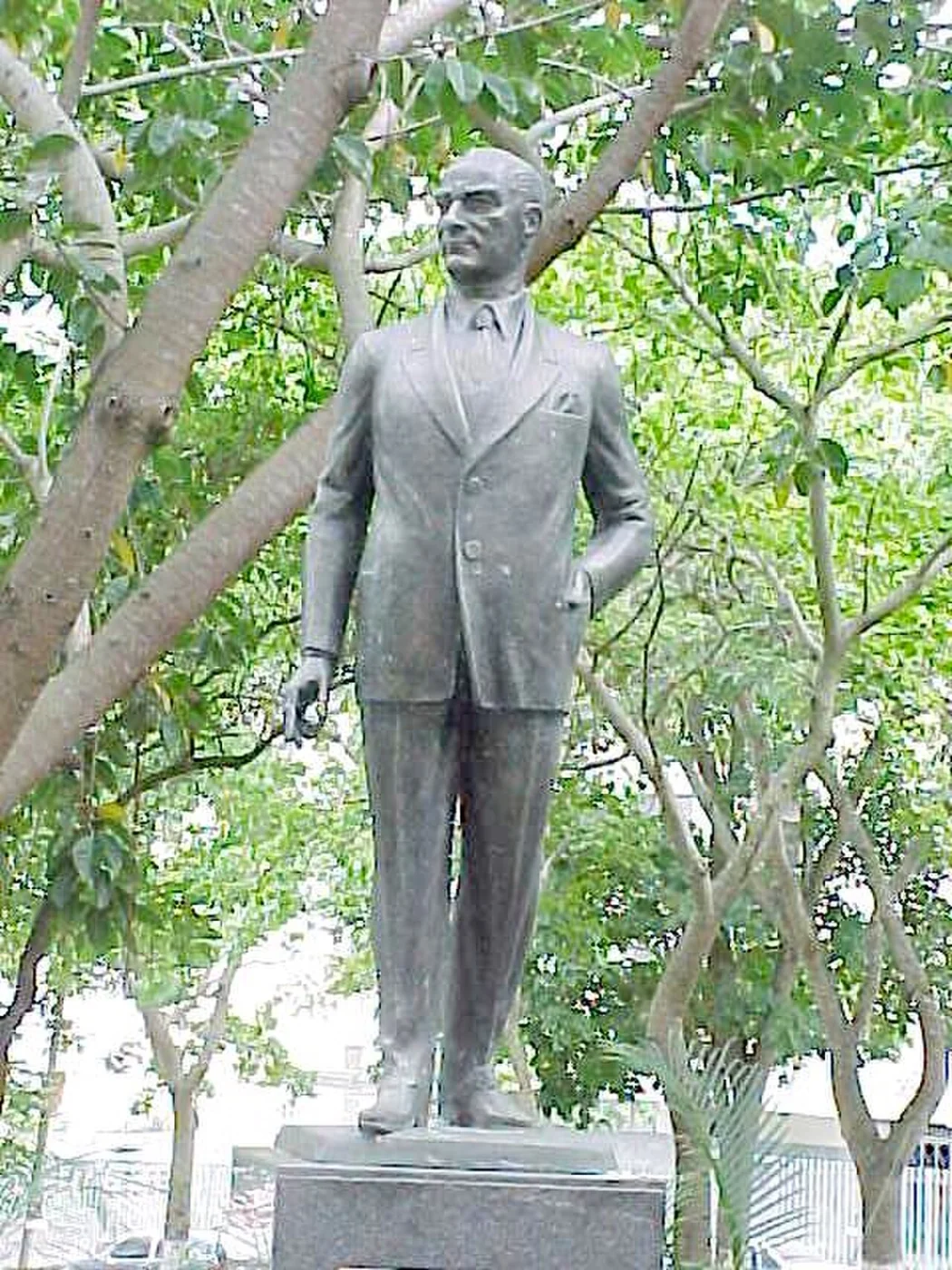 Plaza Kemal Atatürk in Santa Sofía, El Cafetal, Baruta, an accurately identified municipal setting for property-level checks.
