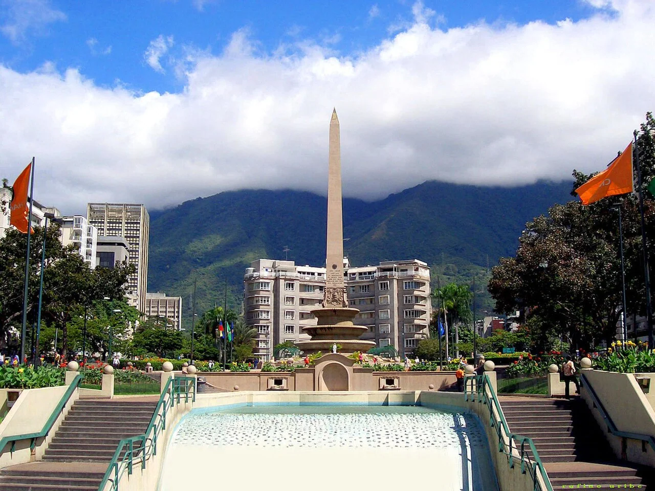 Plaza Francia in Altamira, the Chacao public-space landmark referenced in the local-market discussion.