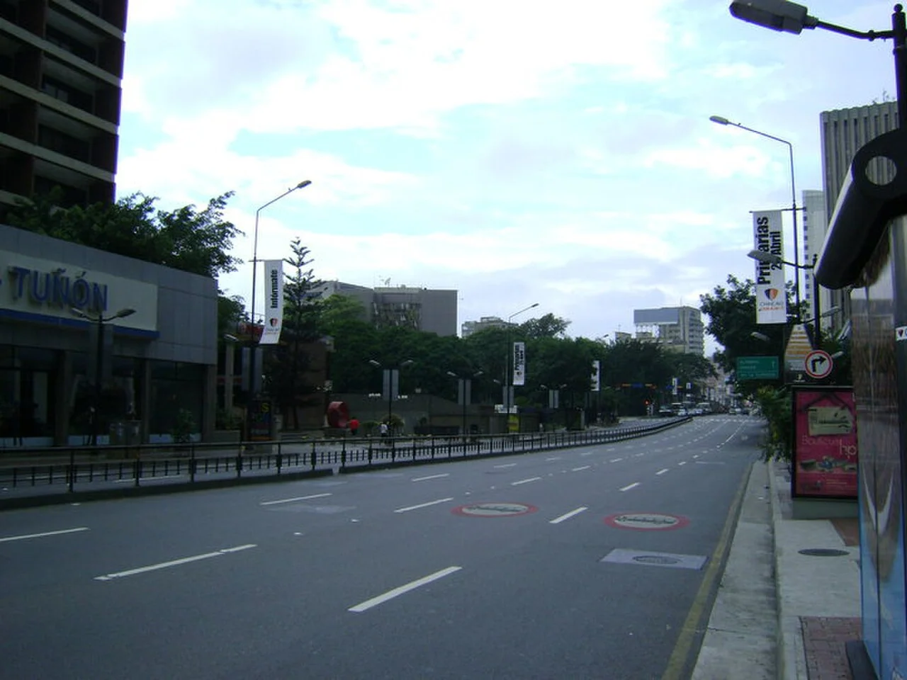A Los Palos Grandes street scene, one of the established Chacao areas named in the article’s market comparison.