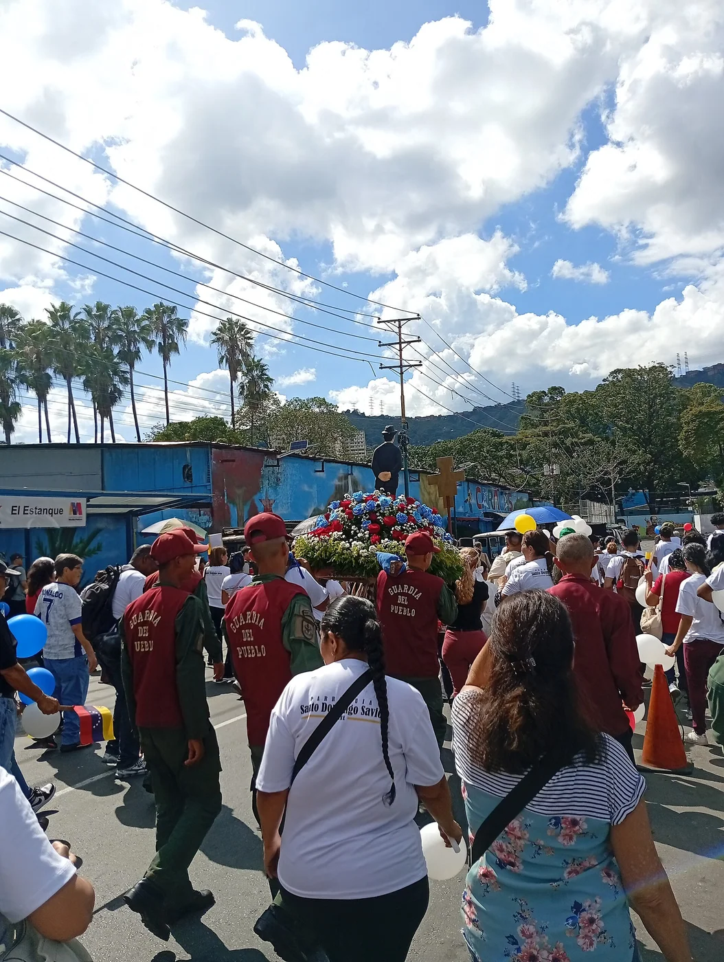 A second view of the José Gregorio Hernández and Madre Carmen Rendiles procession in Coche, Caracas, on 26 October 2025.