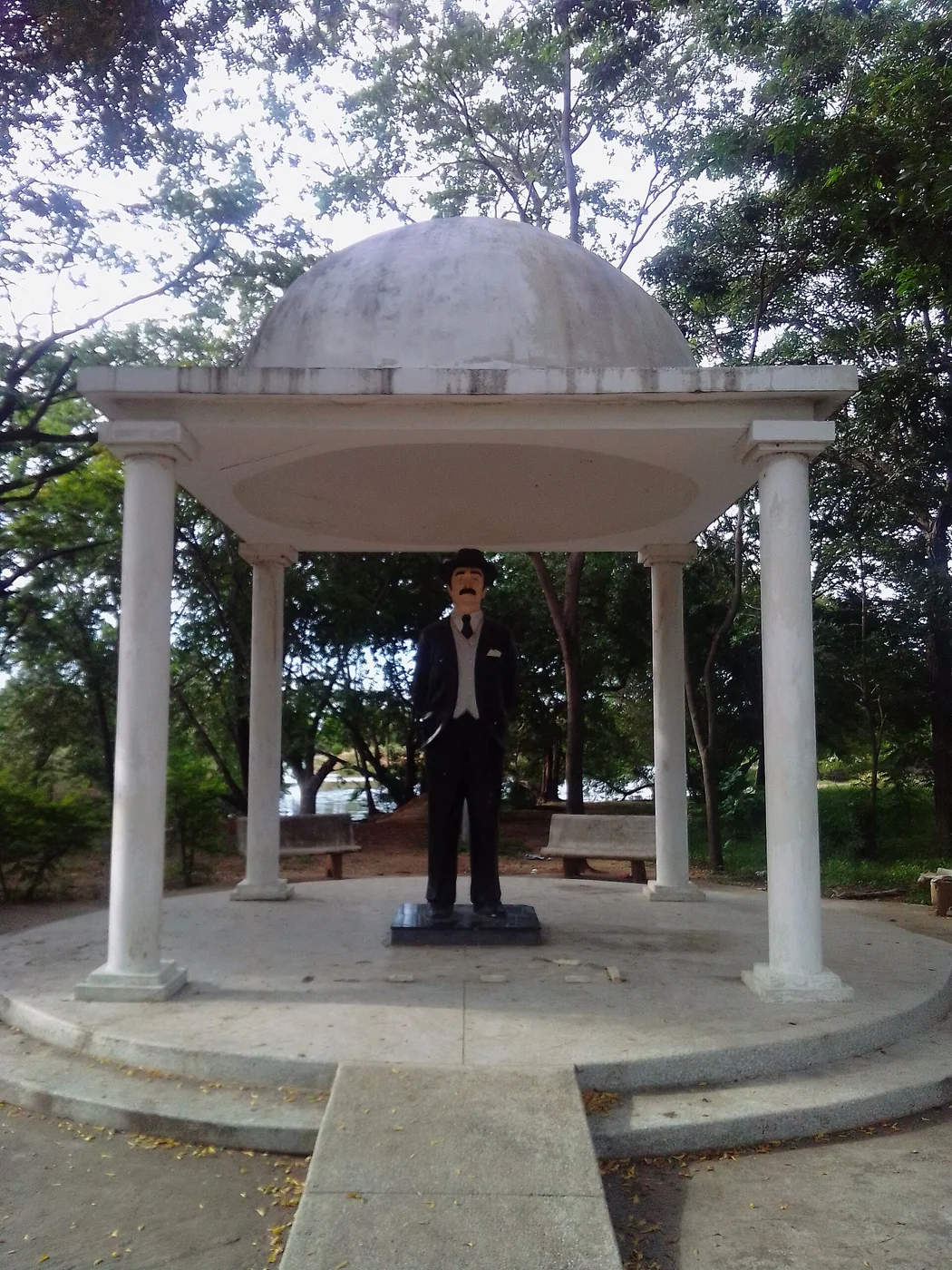 Monument to José Gregorio Hernández in Parque Andrés Eloy Blanco, Puerto La Cruz, Anzoátegui.