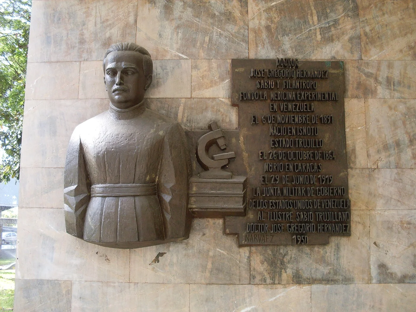Francisco Narváez’s 1950 sculpture honoring José Gregorio Hernández at the Central University of Venezuela’s Institute of Experimental Medicine.