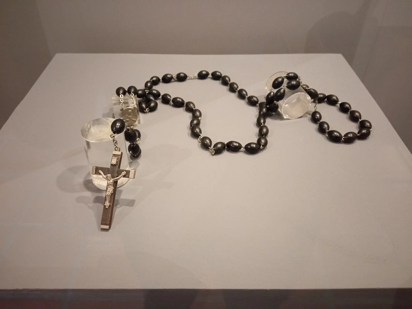 Seed rosary associated with José Gregorio Hernández devotion.