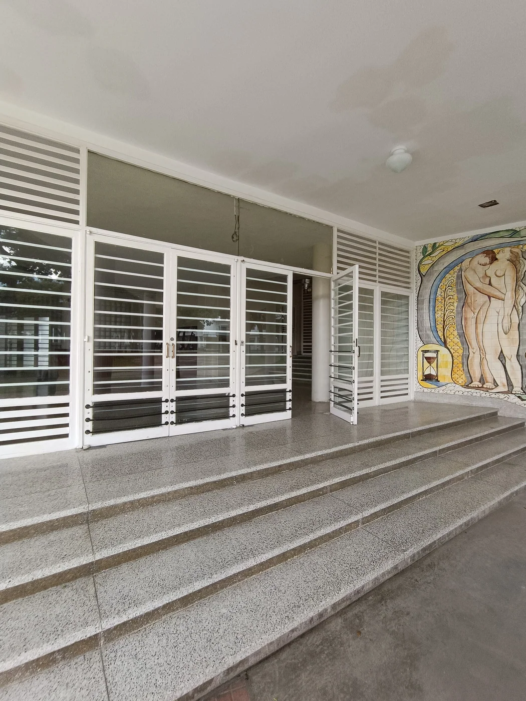 Exterior view of the José Gregorio Hernández medical institute at UCV, Caracas.