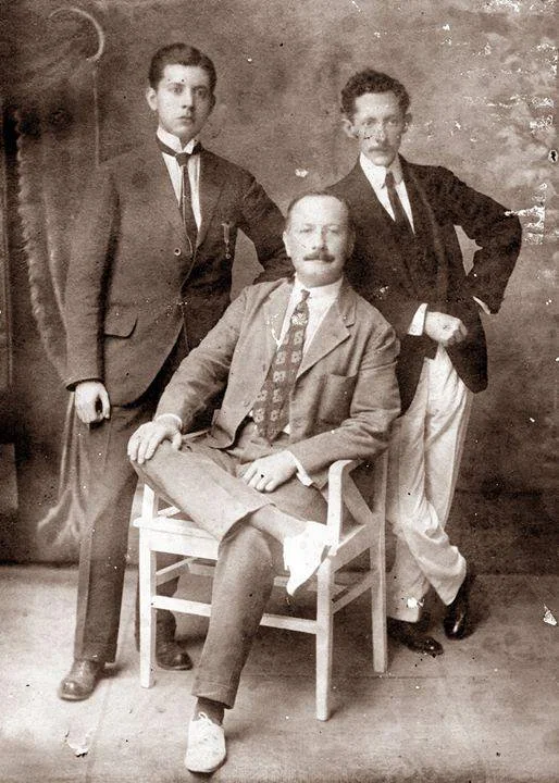 José Gregorio Hernández with Emilio Ochoa and Francisco Antonio Rísquez at a Caracas nursing school in 1890.