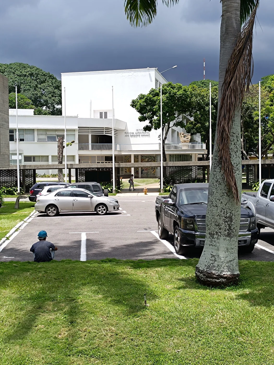 A contemporary exterior view of the José Gregorio Hernández Institute of Experimental Medicine at UCV in Caracas.
