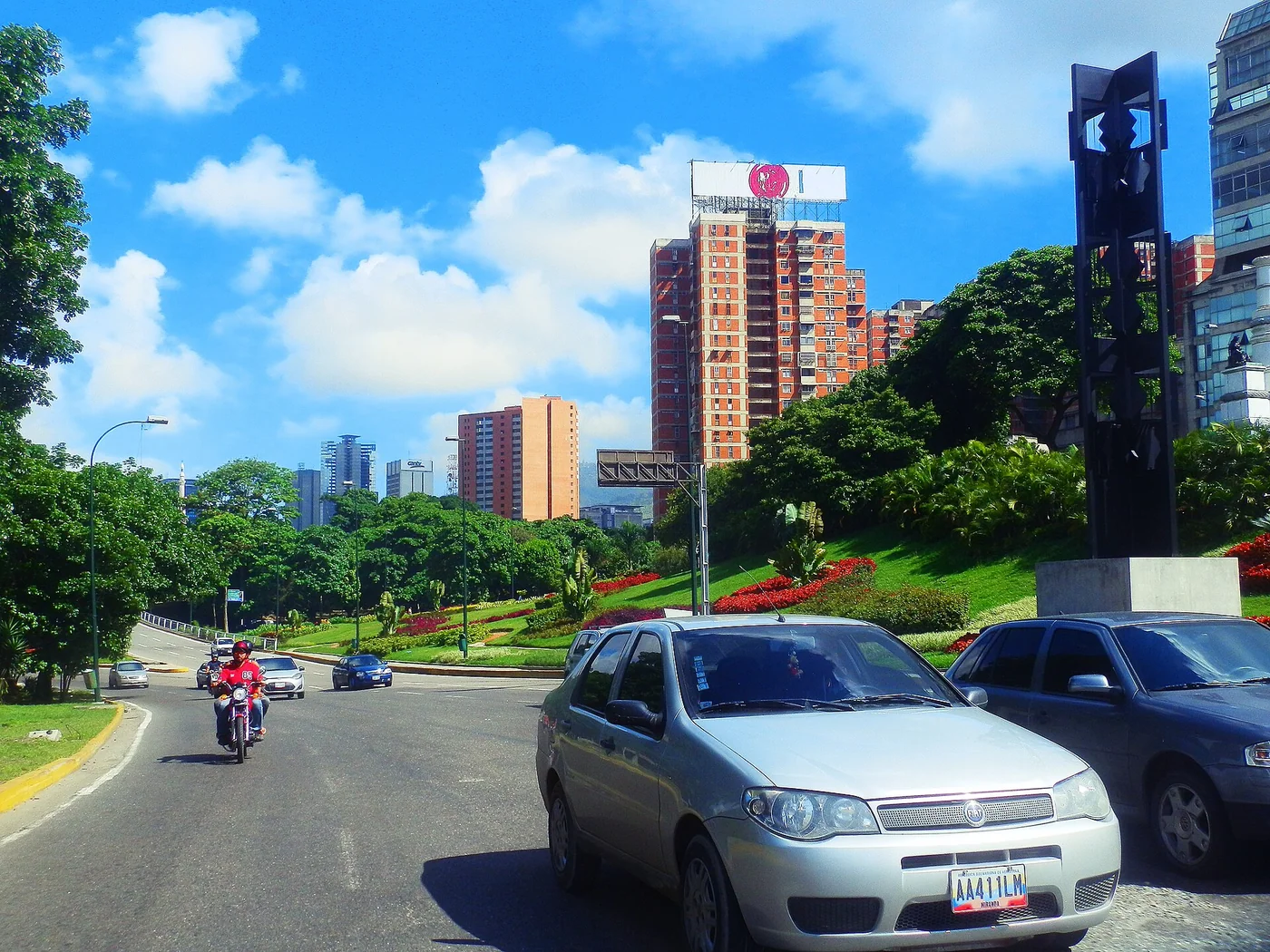 Edificio de LG y Plaza Venezuela, Caracas, Venezuela
