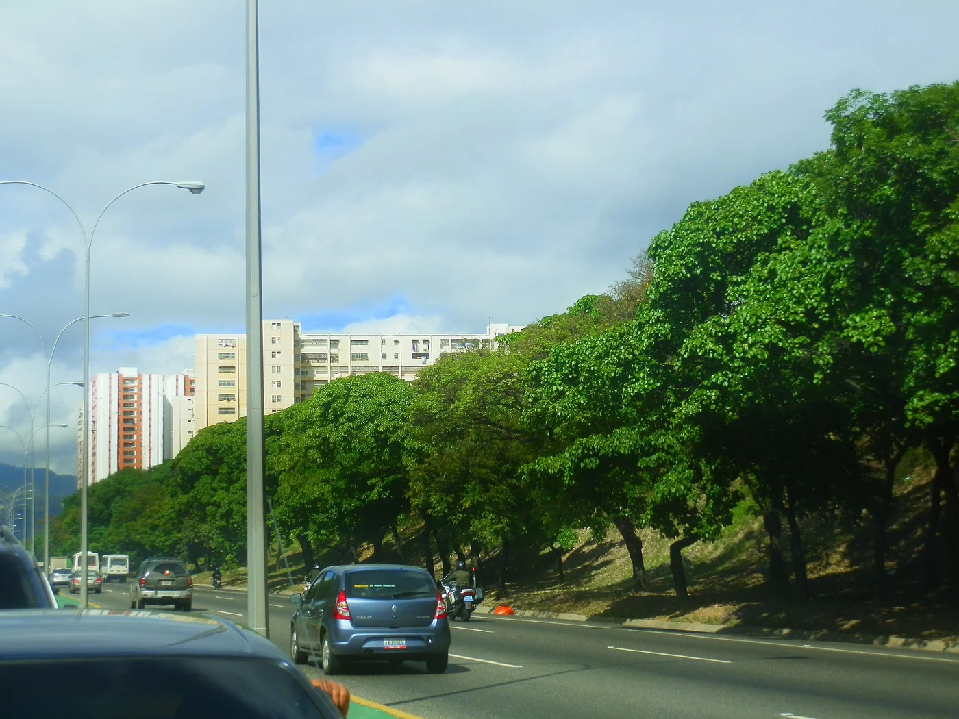 Edificios residenciales vía Venezuela 9 entrando a Caracas, Venezuela