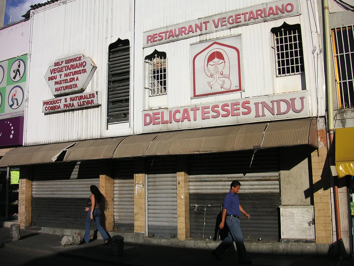 Street frontage of Delicatesses Indu vegetarian restaurant in Caracas