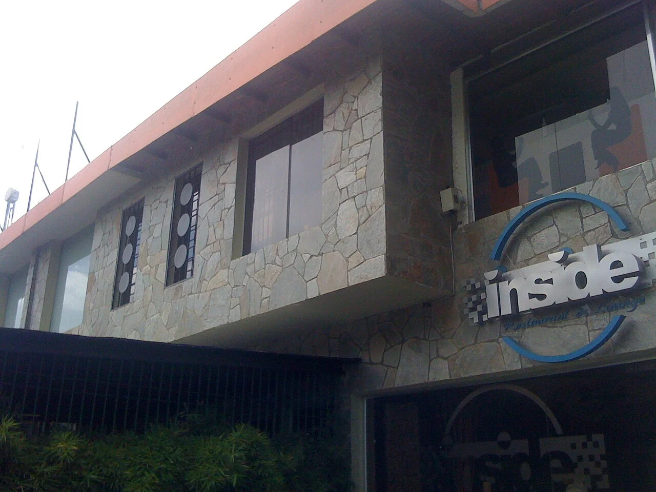 Exterior façade of Inside Restaurant & Lounge in Caracas