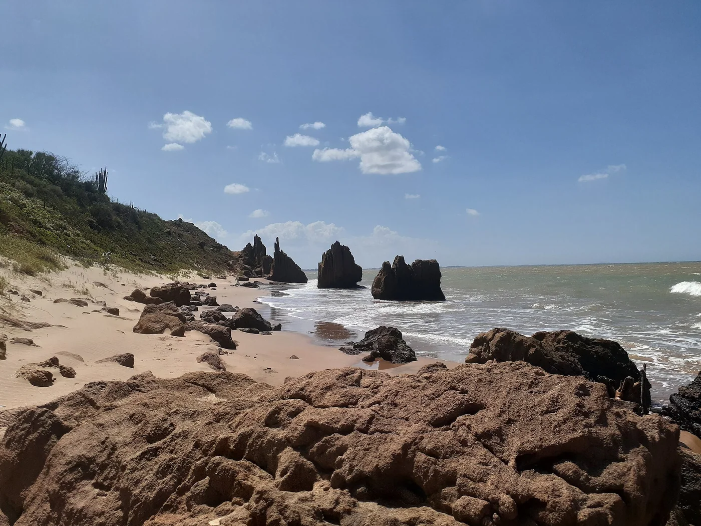 This Falcón coastline is geographically relevant to the Paraguaná-region discussion, while the caption avoids implying that the beach itself is a designated zone.