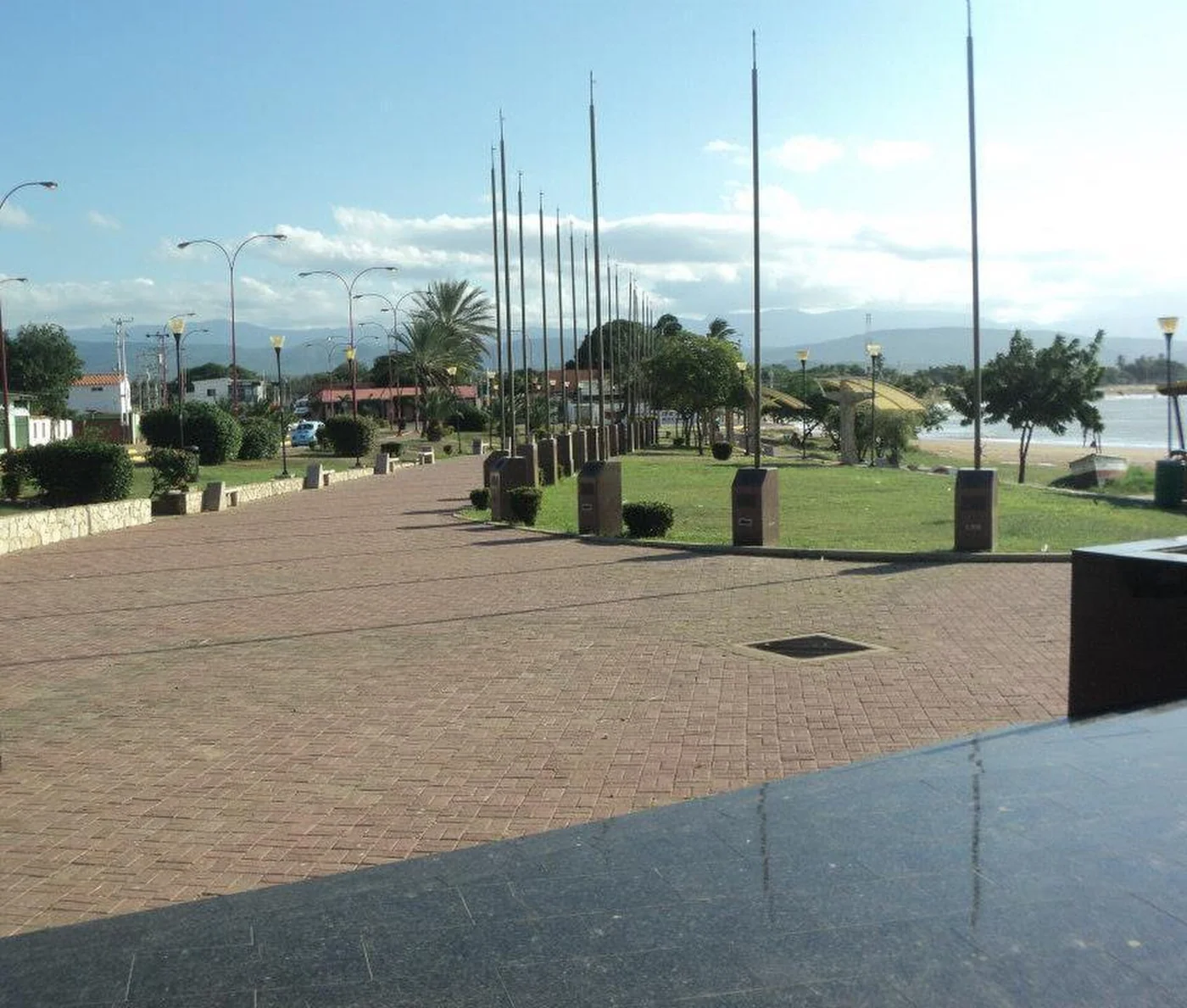 A second identified view of La Vela de Coro helps distinguish a real locality from generic promotional scenery.