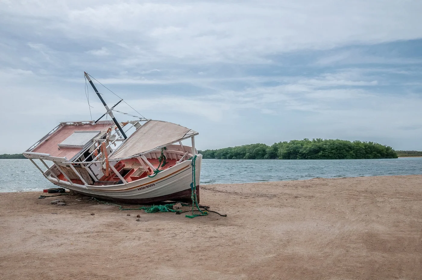 Small-scale fishing in Chacachacare, Margarita Island, illustrates a real local economic activity; it is not a ZEE designation.