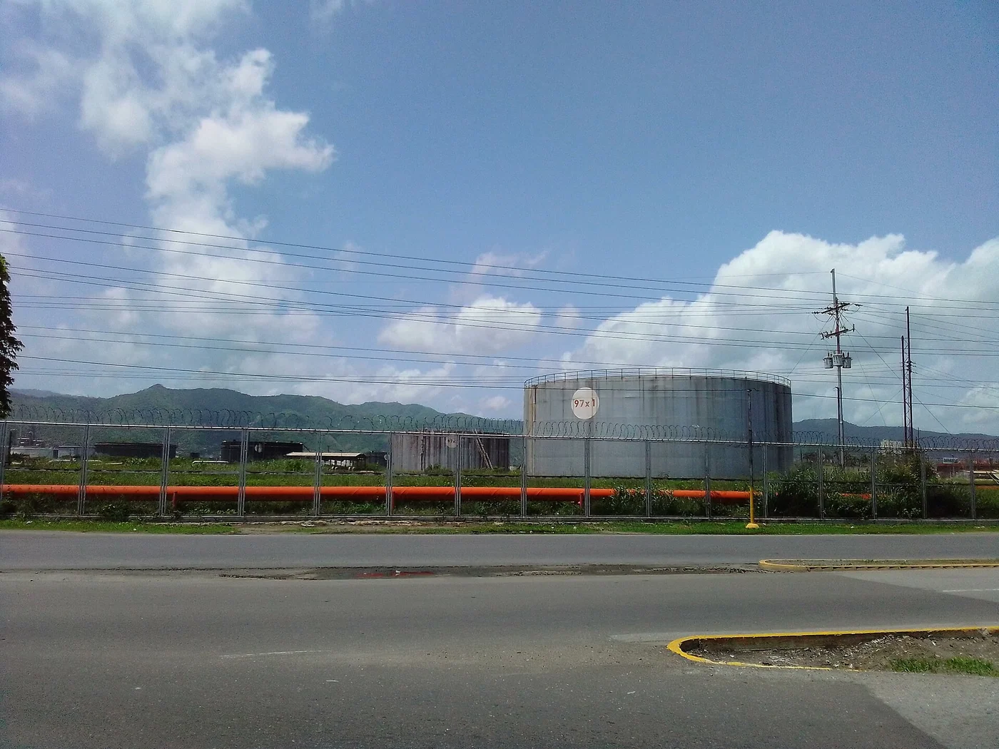 Puerto La Cruz refinery in Anzoátegui, Venezuela, a reminder that legal access and physical ramp-up are separate timelines.