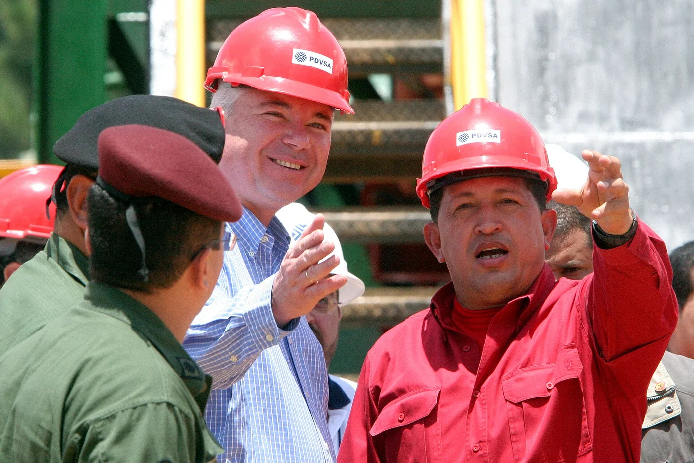 Rafael Ramírez, then president of PDVSA, with Hugo Chávez, documenting a period of state-company leadership.