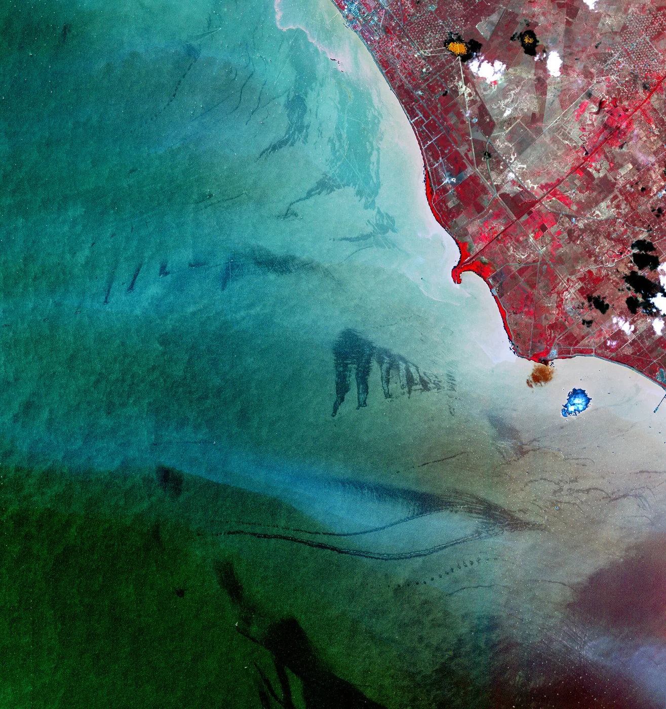 NASA false-colour view emphasizing oil slicks on Lake Maracaibo, illustrating the physical setting of legacy production.