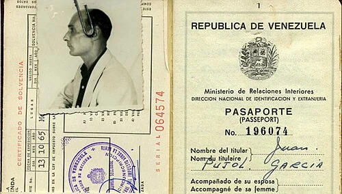 Historical Venezuelan passport document for Juan Pujol García; an archival document shown for context, not a current application template.