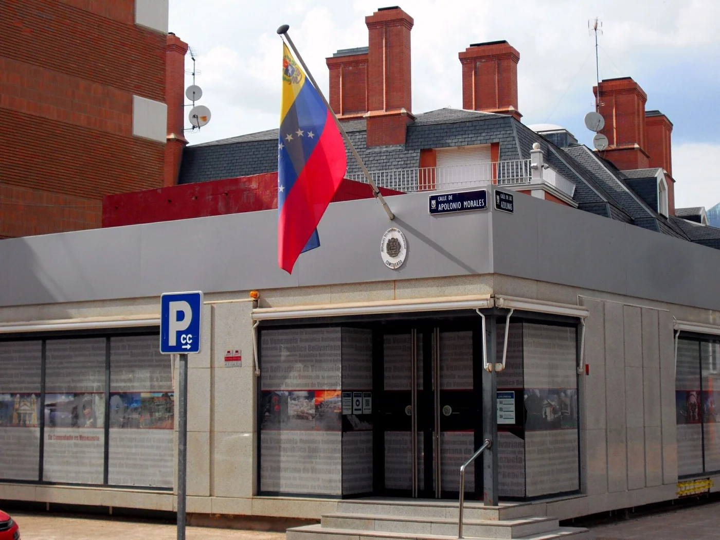 Exterior of Venezuela’s consulate in Madrid, a real Venezuelan mission office.