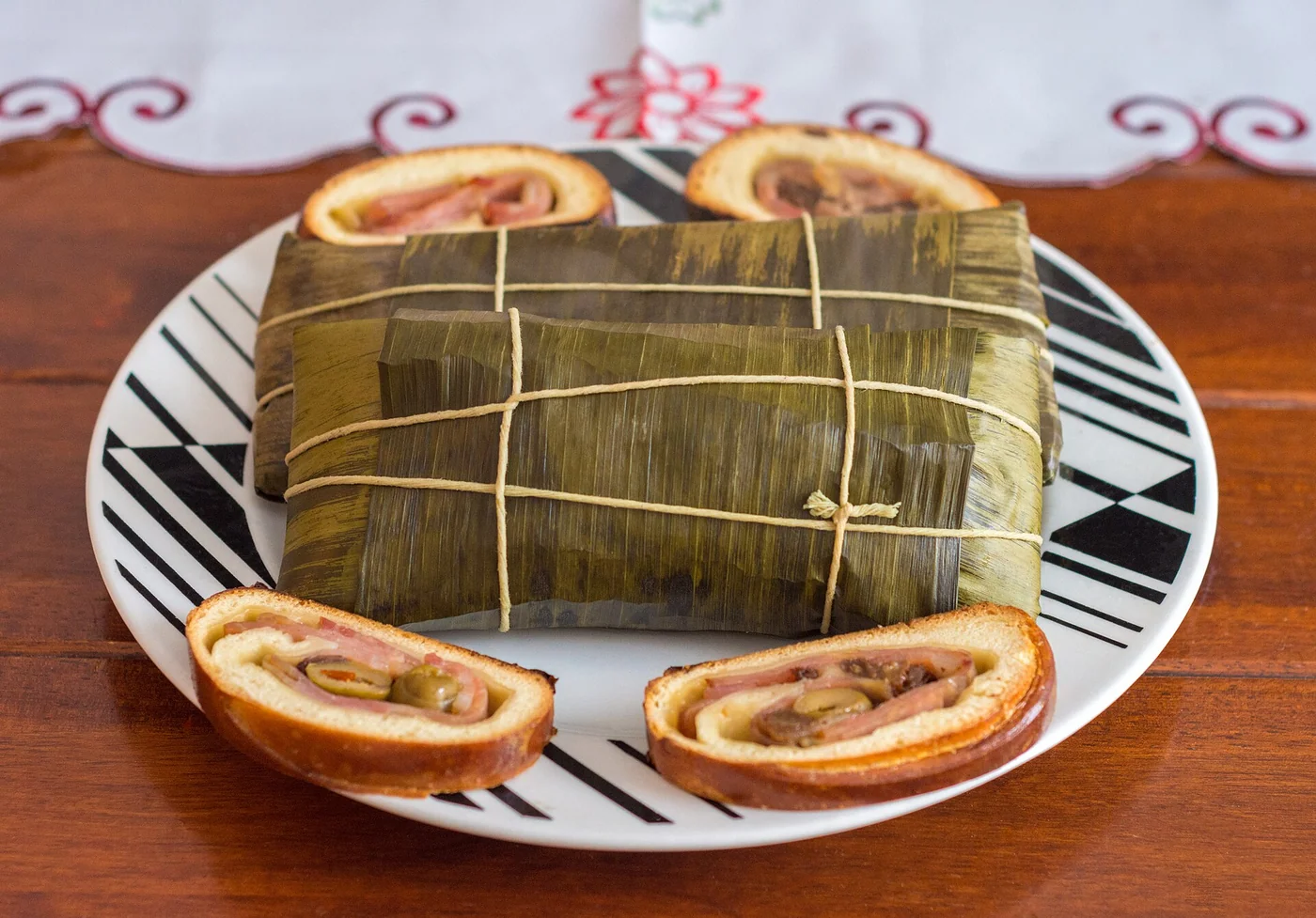 Hallacas con pan de jamon, Venezuelan food