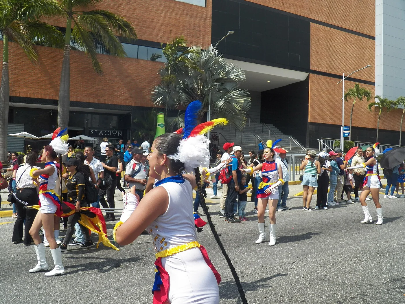 Mérida carnival parade participants