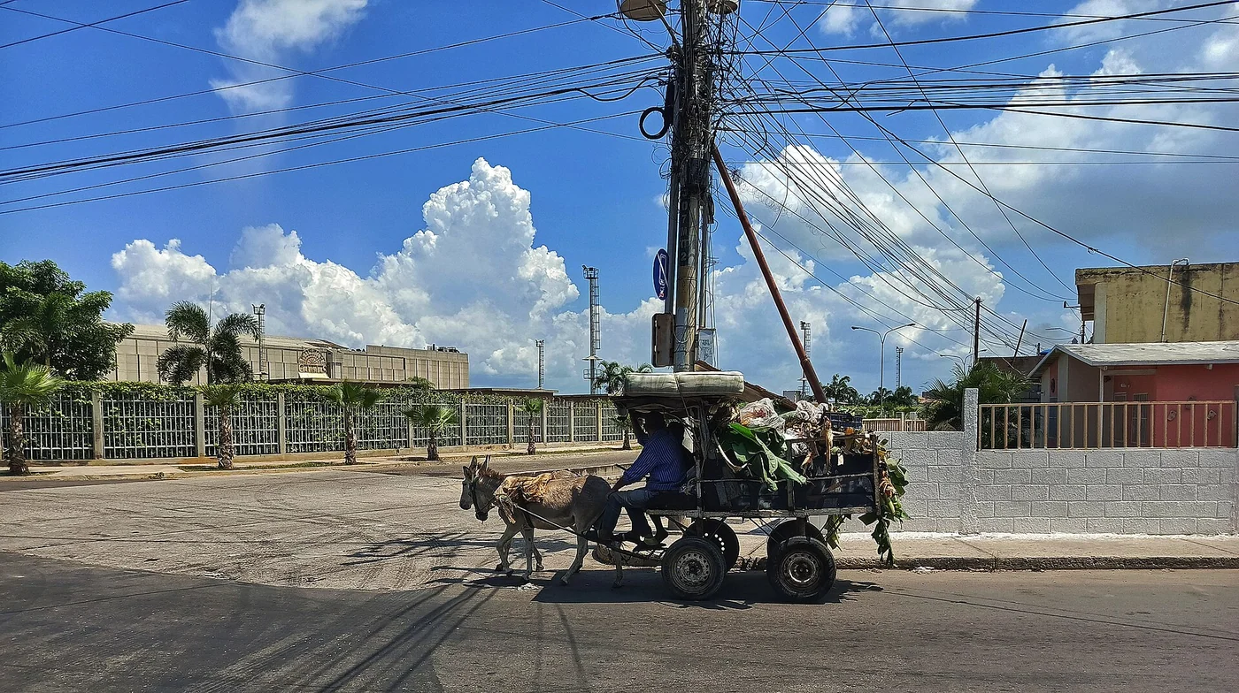 Handcart on a Maracaibo or Cabimas street in Venezuela.
