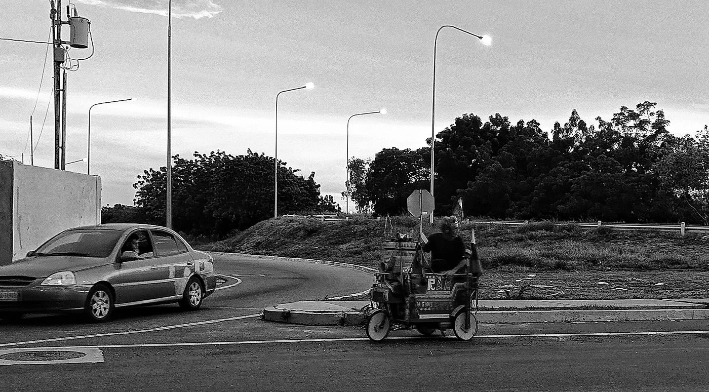 Roadside handcart scene in Maracaibo or Cabimas, Venezuela.