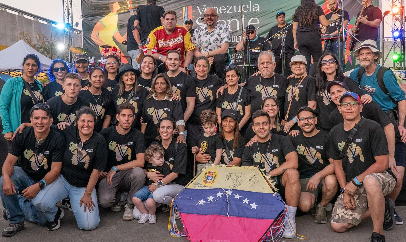 Volunteers at the Venezuela Siente festival.