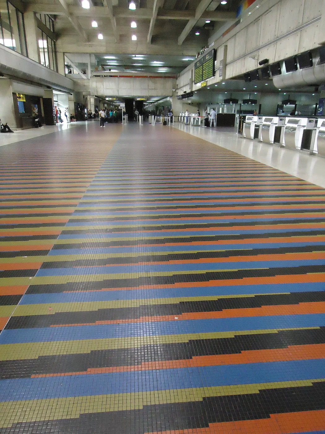Public corridor at Simón Bolívar International Airport in Maiquetía